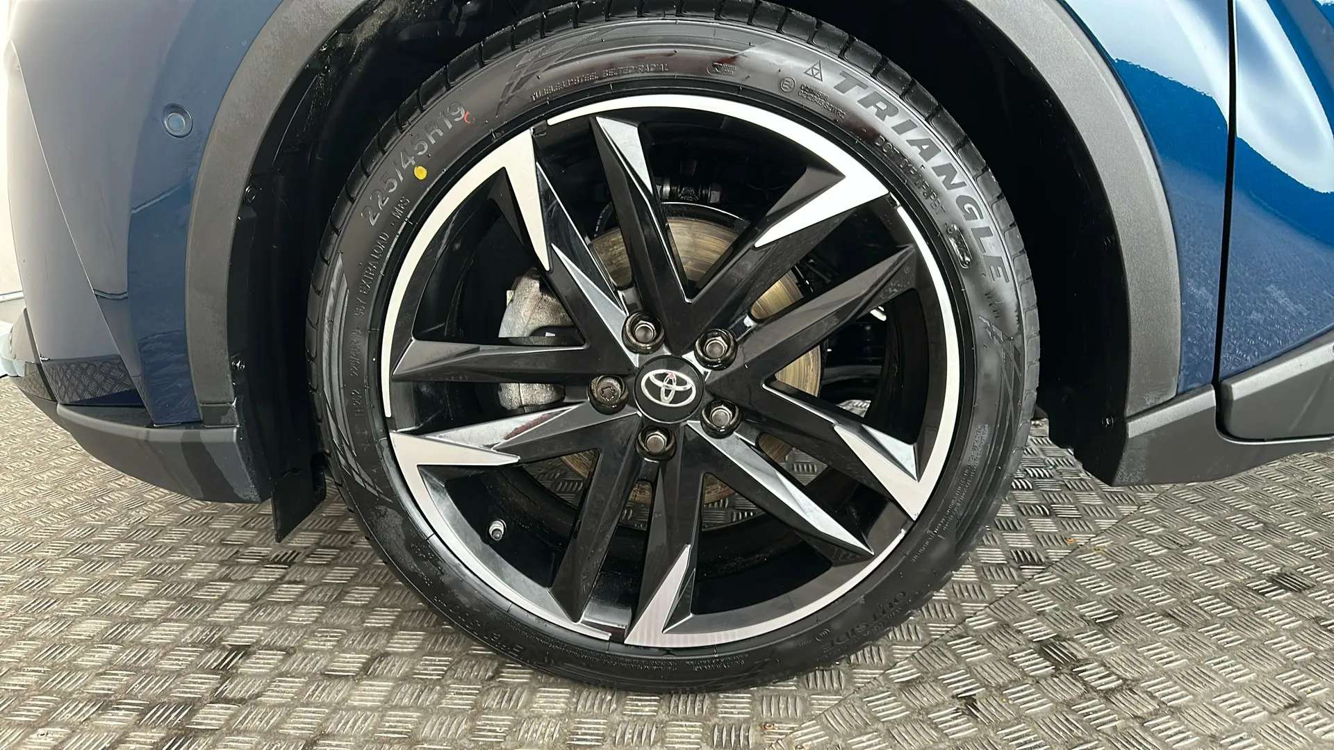 2023 TOYOTA C-HR 2023 TOYOTA C-HR