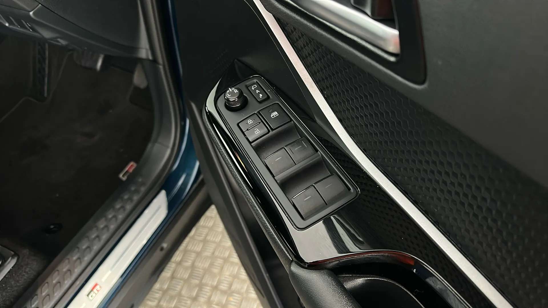 2023 TOYOTA C-HR 2023 TOYOTA C-HR