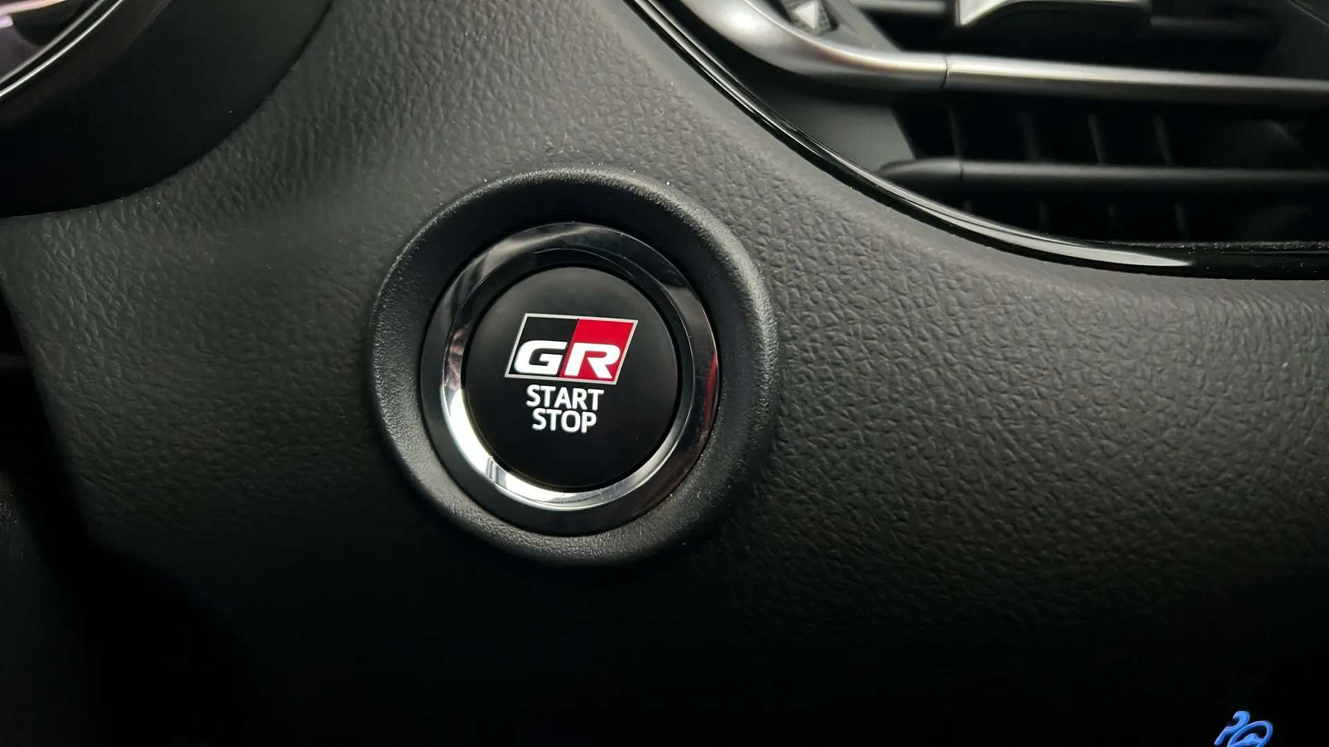 2022 TOYOTA C-HR 2022 TOYOTA C-HR