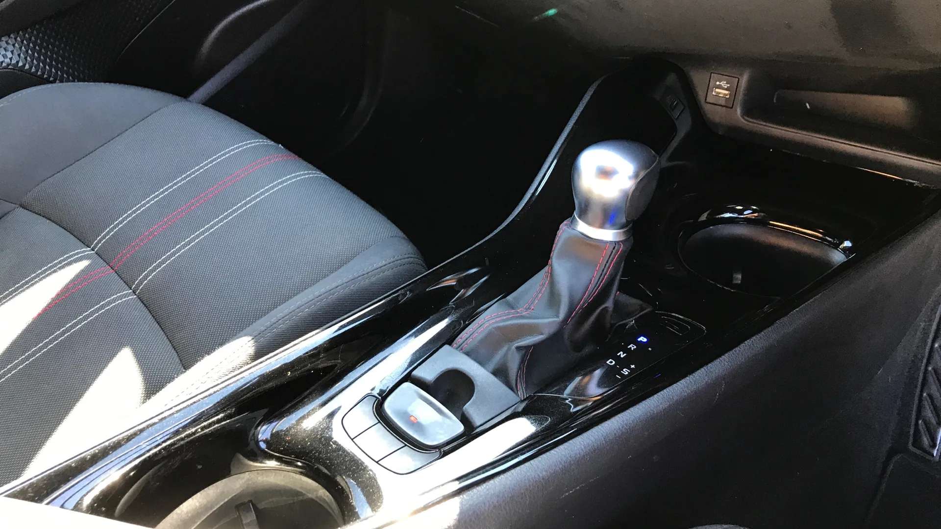 2023 TOYOTA C-HR 2023 TOYOTA C-HR