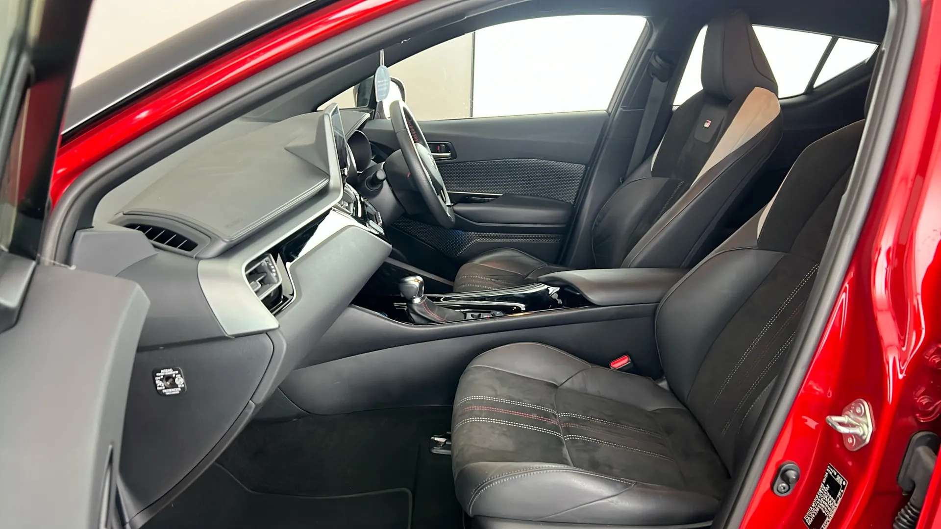 2023 TOYOTA C-HR 2023 TOYOTA C-HR