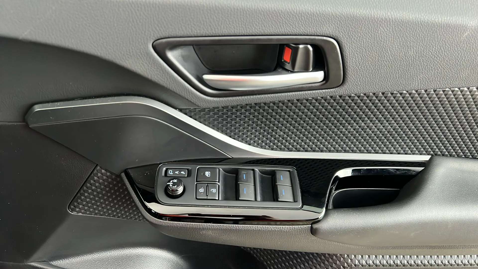 2023 TOYOTA C-HR 2023 TOYOTA C-HR