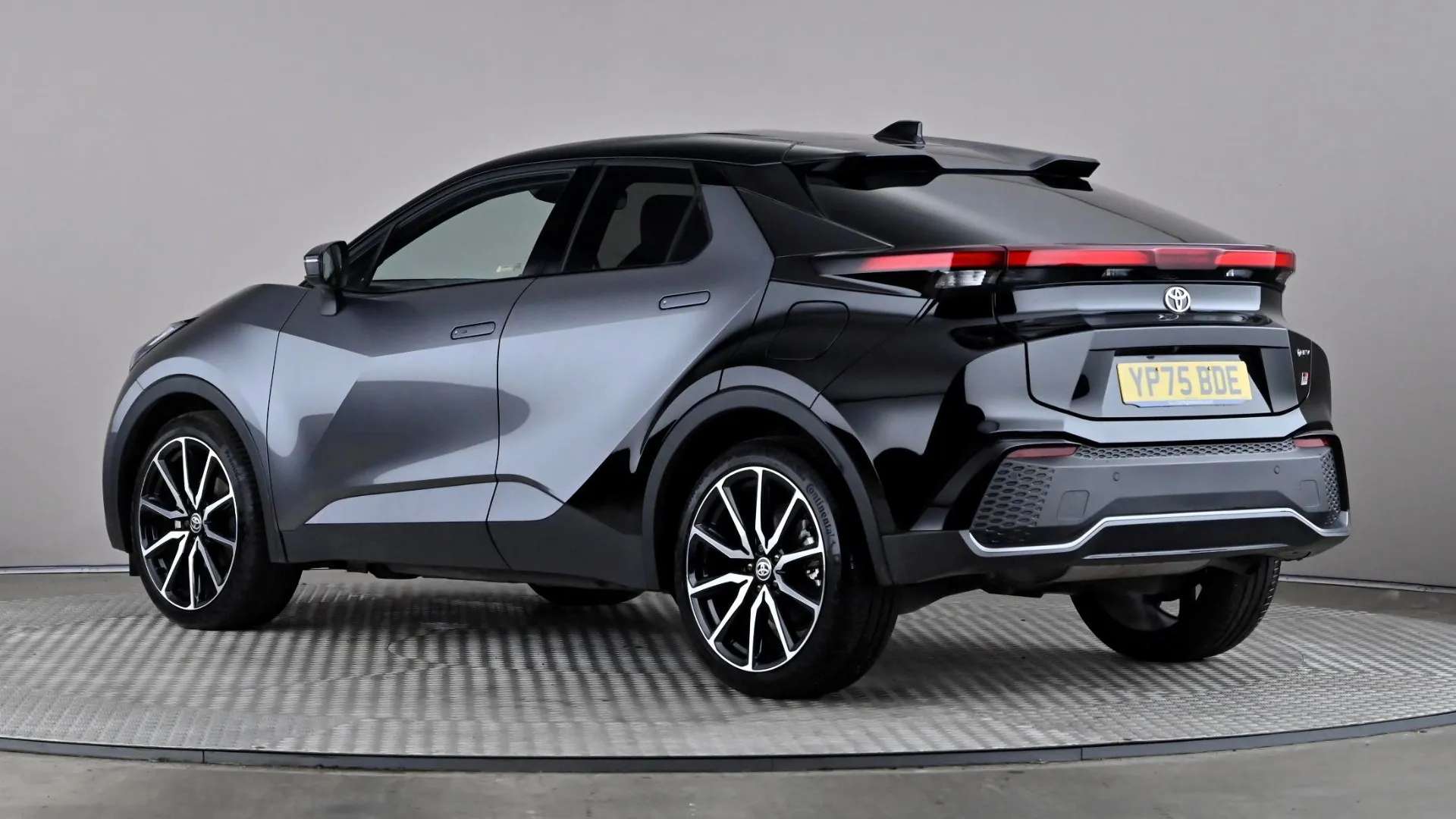 A 2025 TOYOTA C-HR 2.0 Hybrid GR Sport CVT A 2025 TOYOTA C-HR 2.0 Hybrid GR Sport CVT