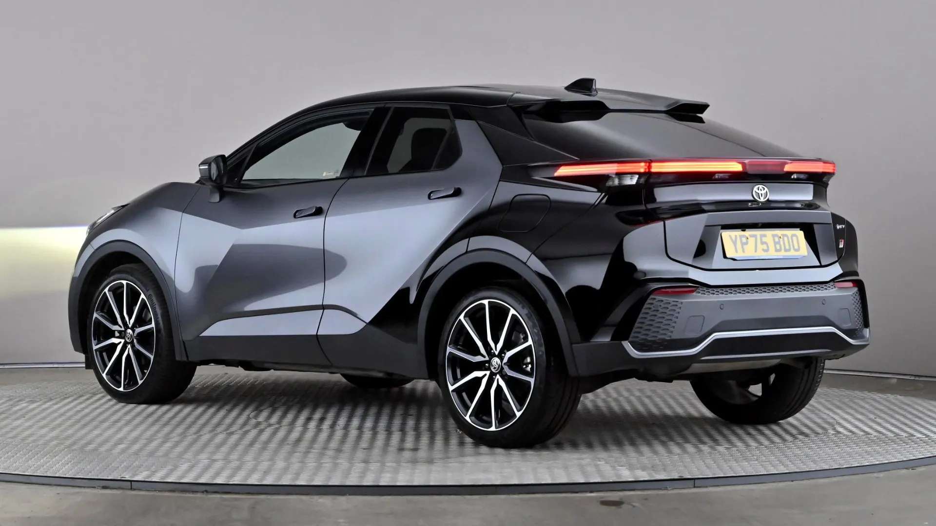 A 2025 TOYOTA C-HR 2.0 Hybrid GR Sport CVT A 2025 TOYOTA C-HR 2.0 Hybrid GR Sport CVT