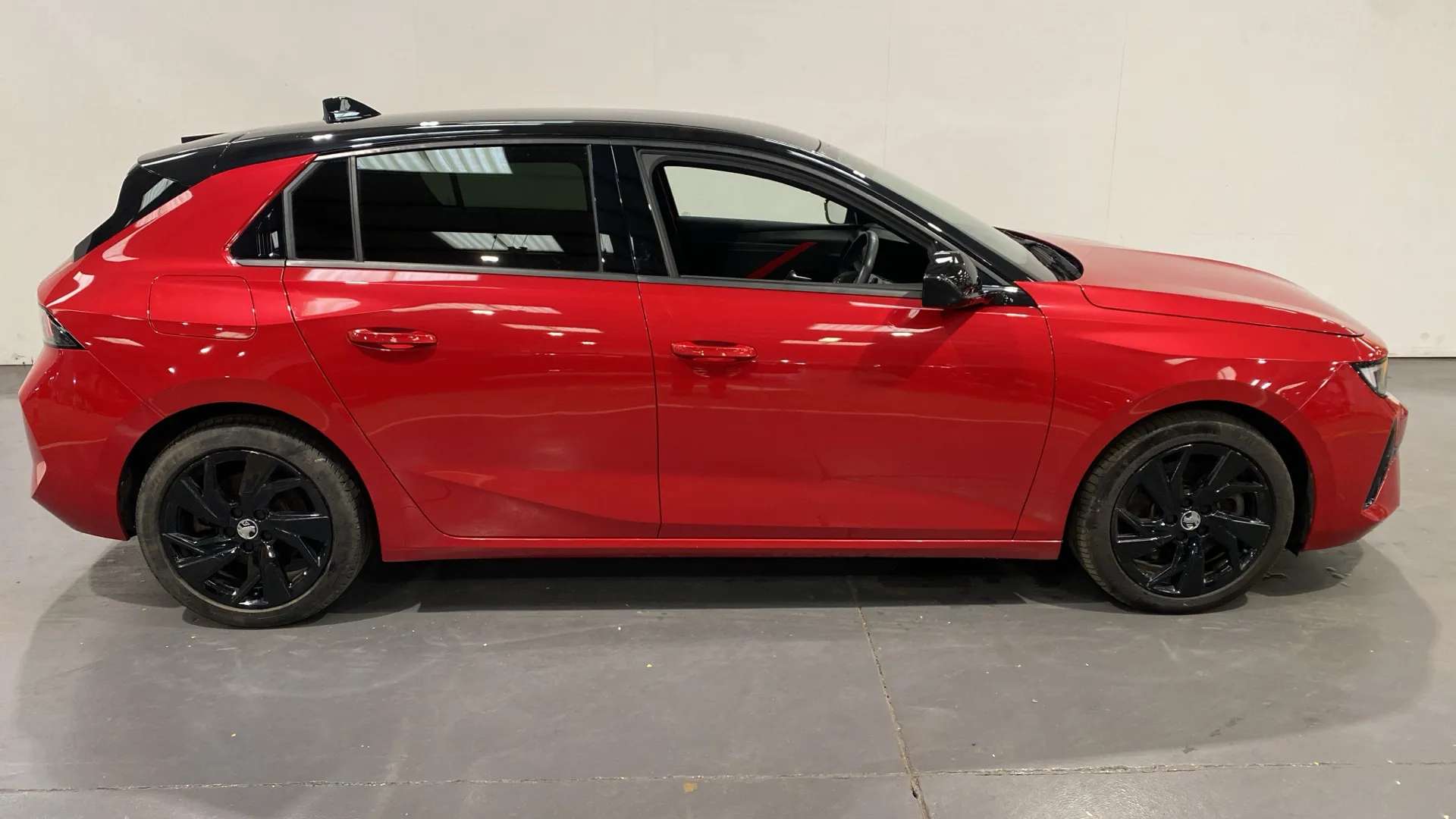 A 2022 VAUXHALL ASTRA 1.6 Hybrid GS Line Auto A 2022 VAUXHALL ASTRA 1.6 Hybrid GS Line Auto