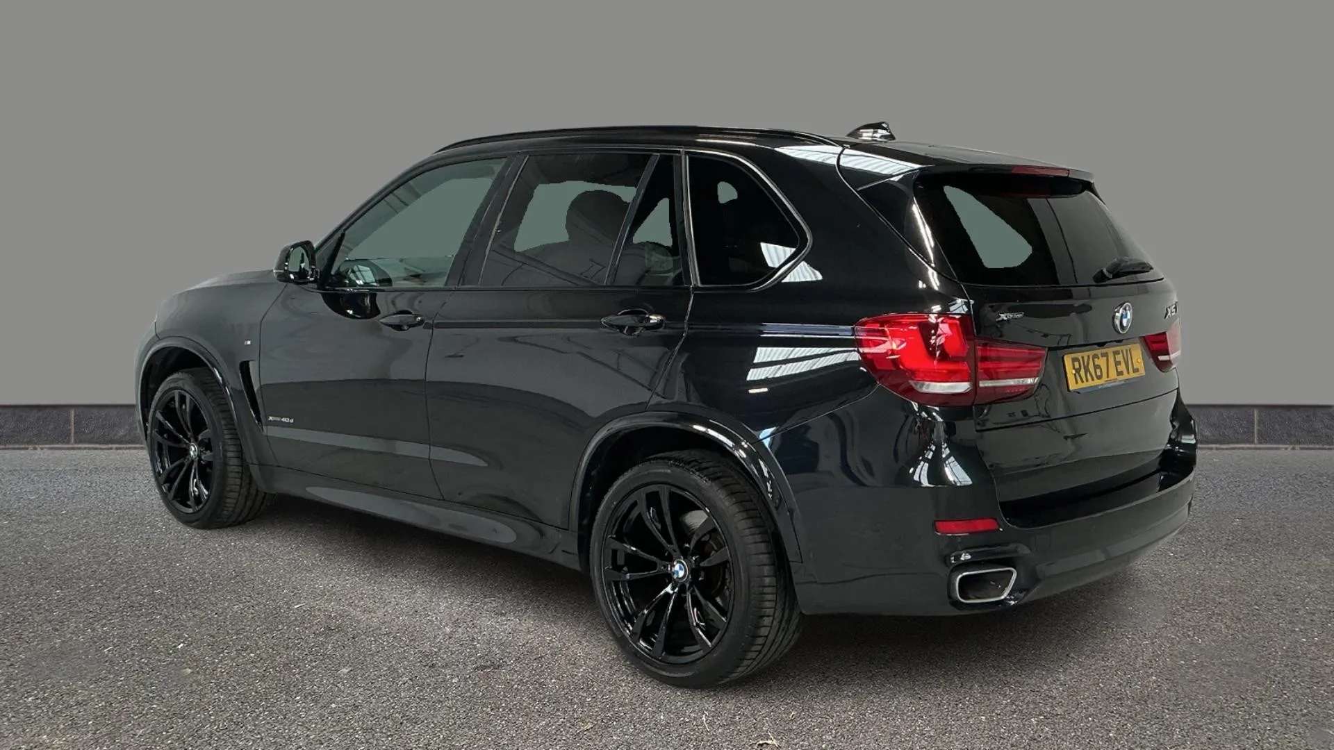 A 2017 BMW X5 xDrive40d M Sport Auto A 2017 BMW X5 xDrive40d M Sport Auto
