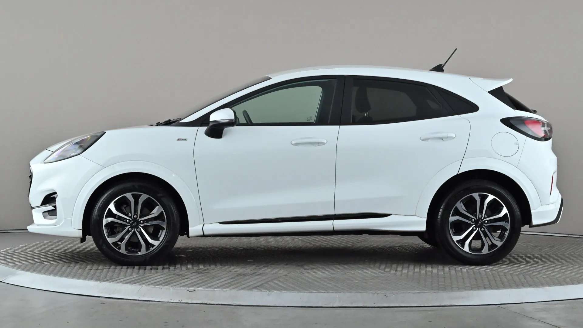 A 2021 FORD PUMA 1.0 EcoBoost Hybrid mHEV ST-Line A 2021 FORD PUMA 1.0 EcoBoost Hybrid mHEV ST-Line