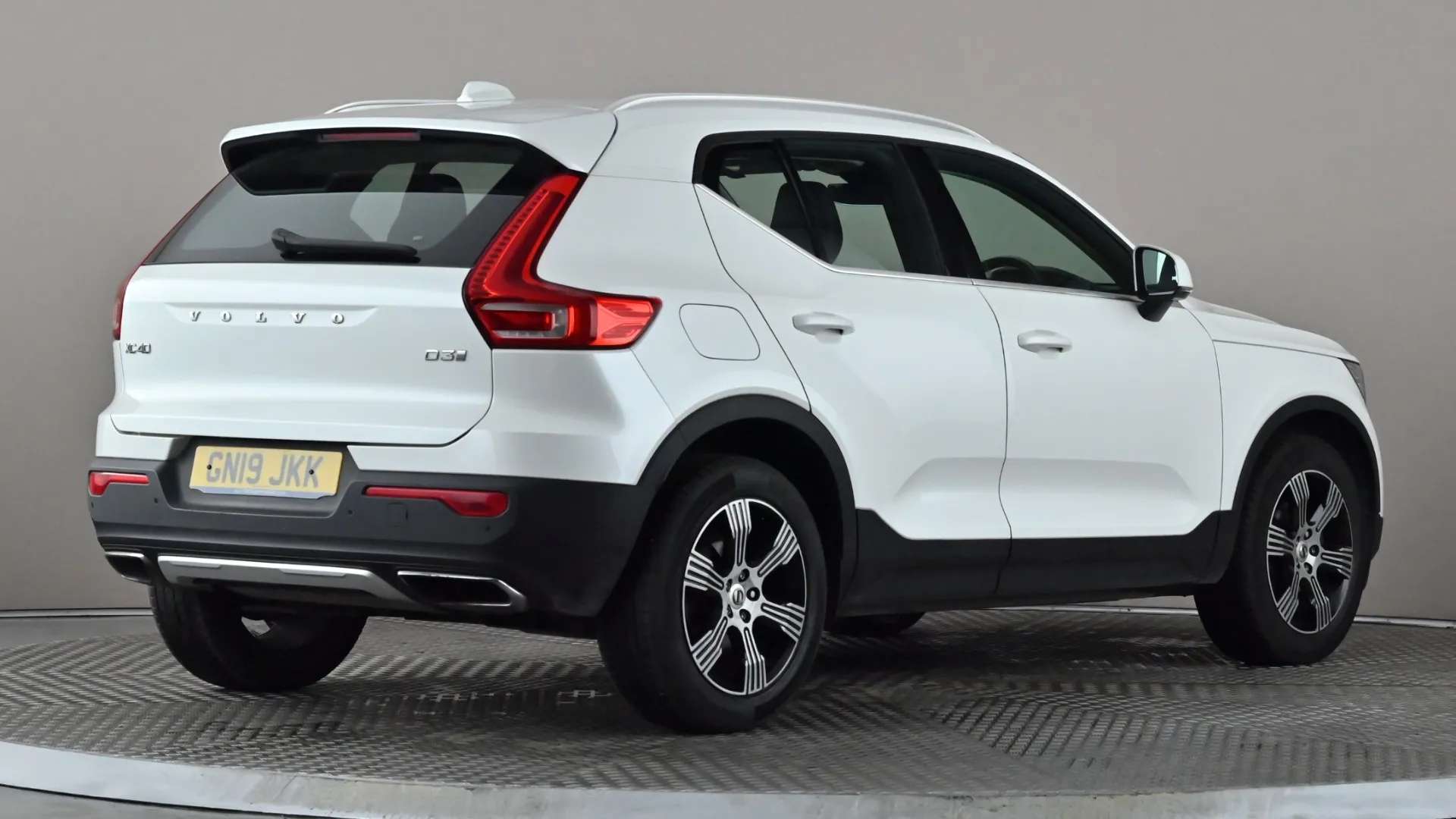 2019 VOLVO XC40 2019 VOLVO XC40