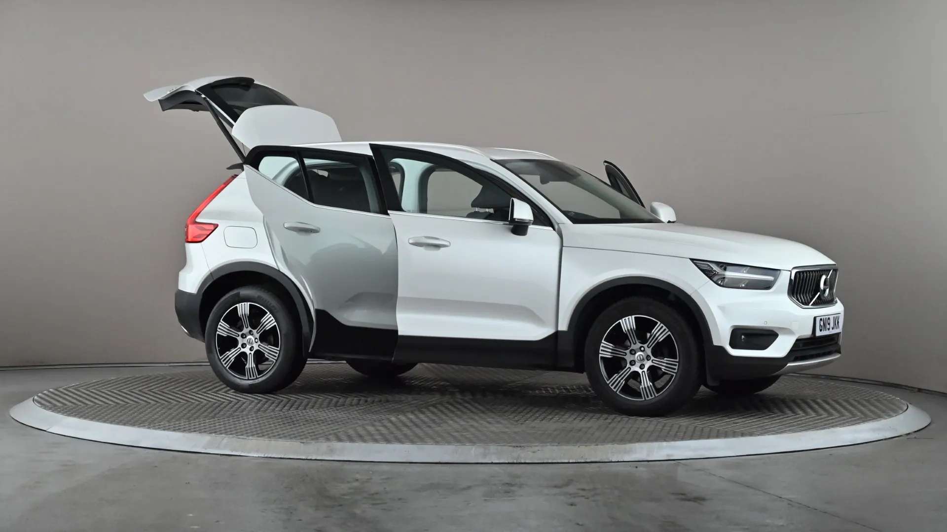2019 VOLVO XC40 2019 VOLVO XC40