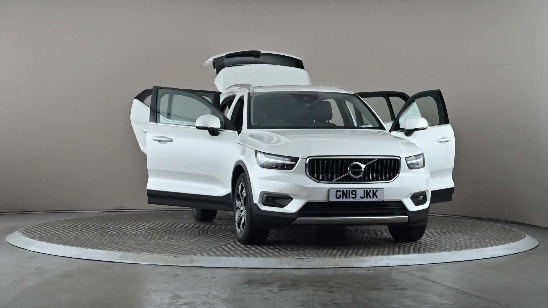 2019 VOLVO XC40 2019 VOLVO XC40