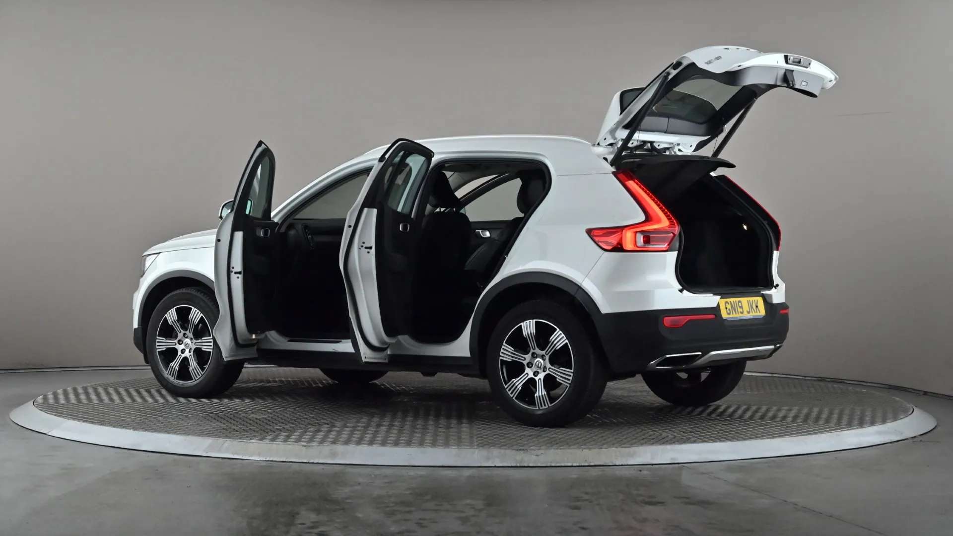 2019 VOLVO XC40 2019 VOLVO XC40