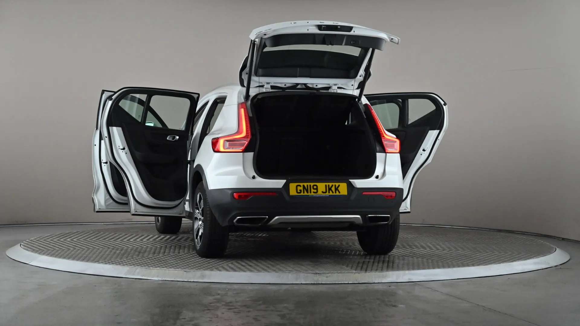 2019 VOLVO XC40 2019 VOLVO XC40