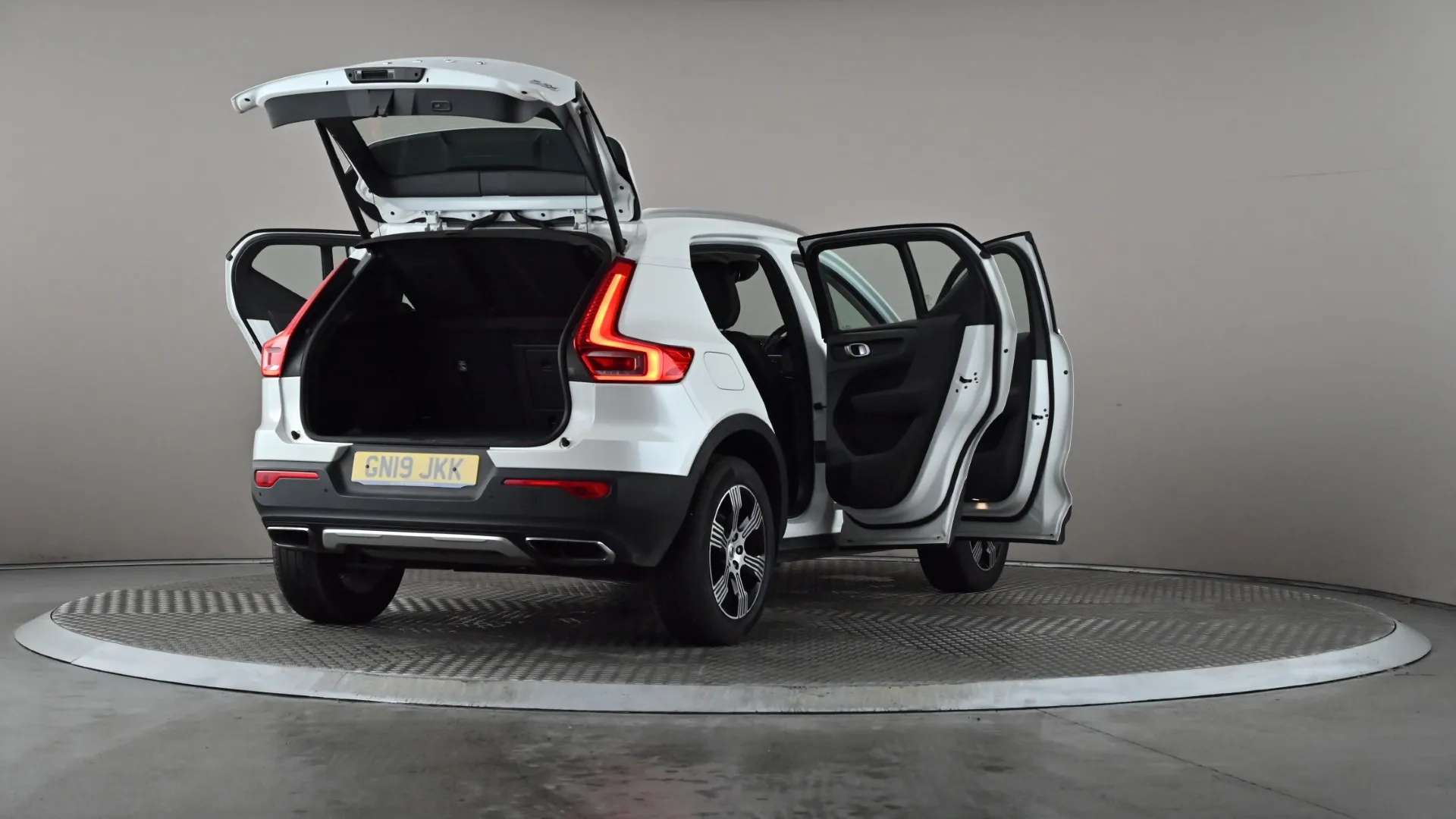 2019 VOLVO XC40 2019 VOLVO XC40