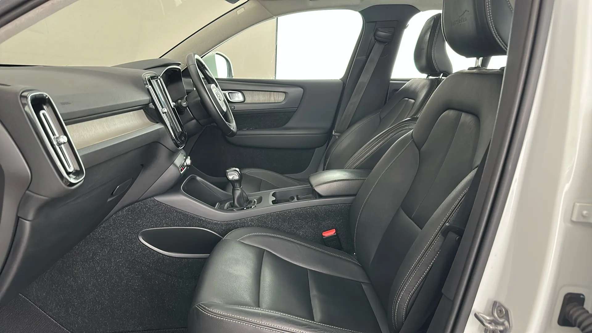 2019 VOLVO XC40 2019 VOLVO XC40