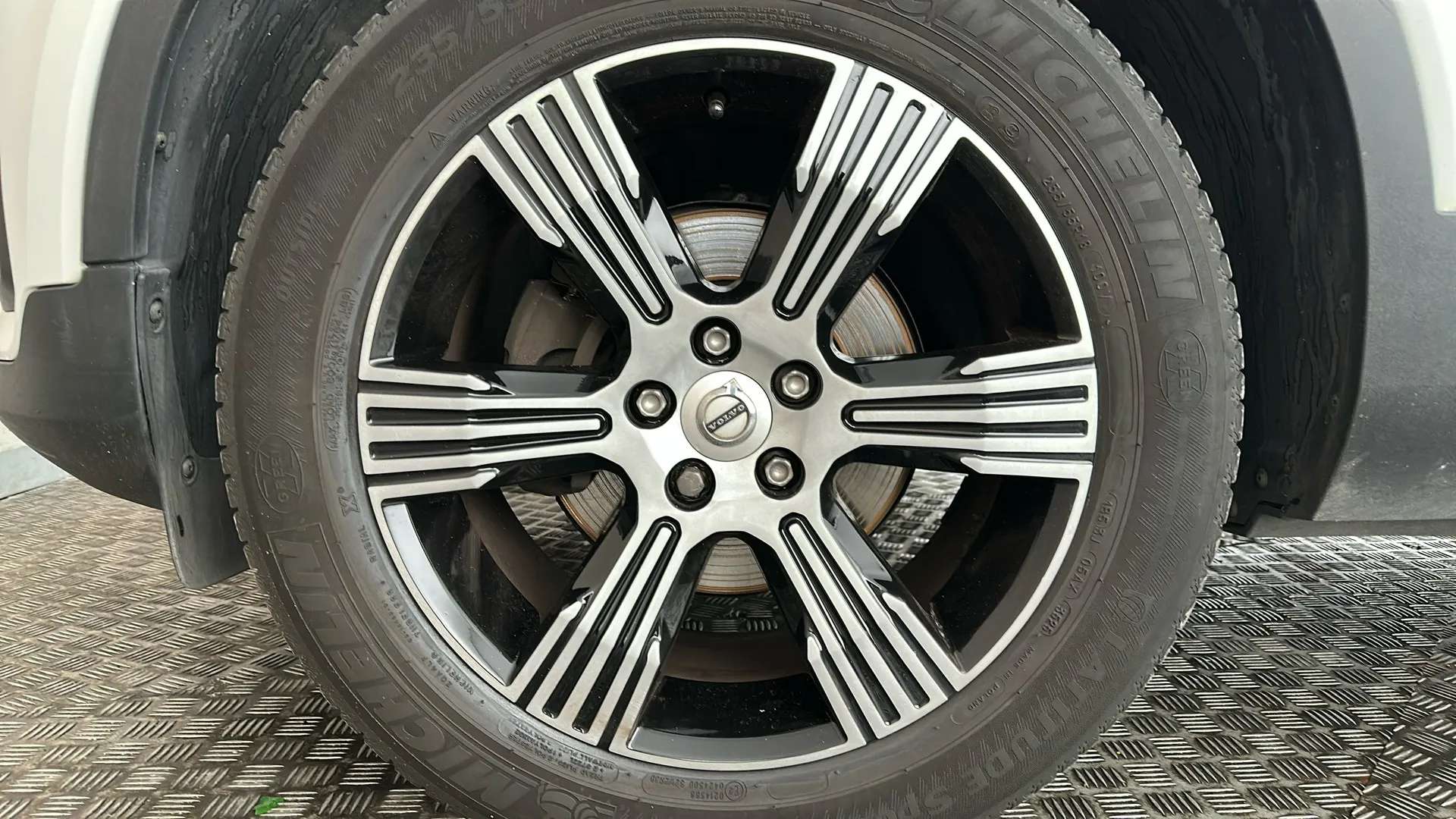2019 VOLVO XC40 2019 VOLVO XC40