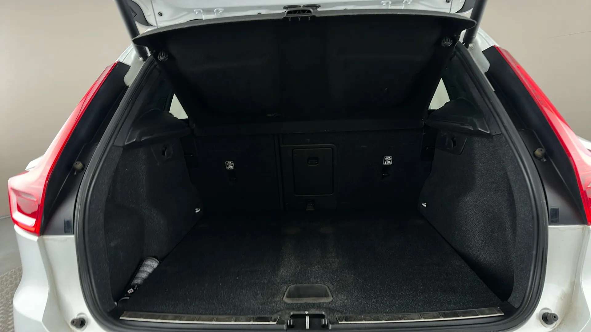 2019 VOLVO XC40 2019 VOLVO XC40