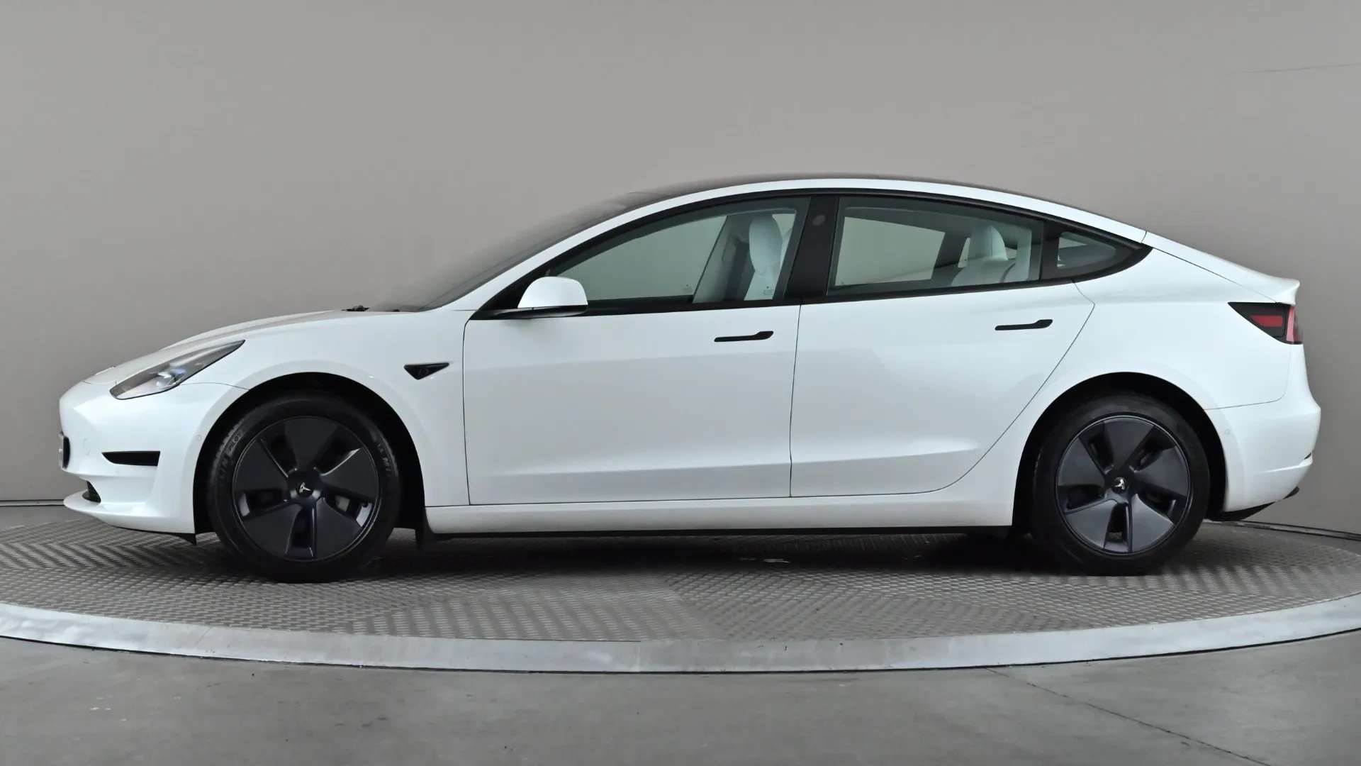 A 2022 TESLA MODEL 3 Standard Plus Auto A 2022 TESLA MODEL 3 Standard Plus Auto