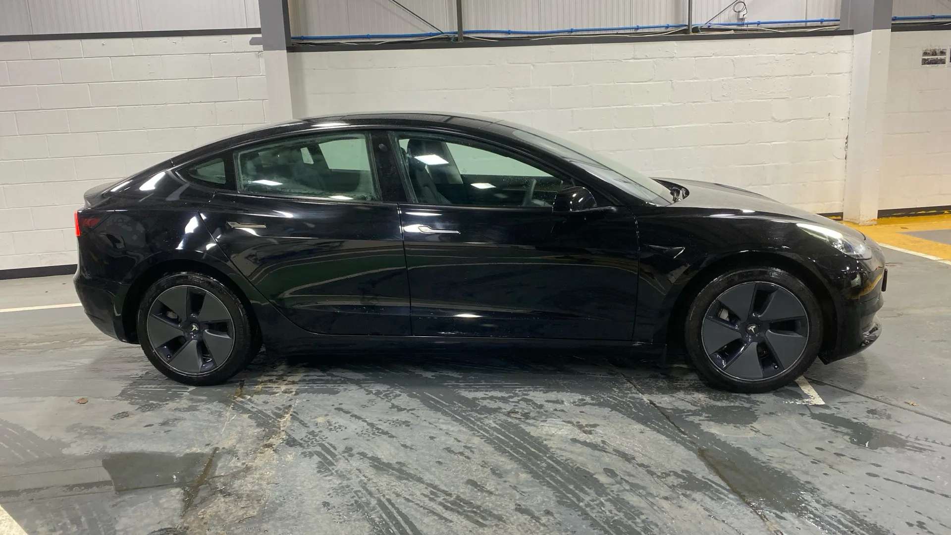 A 2021 TESLA MODEL 3 Standard Plus Auto A 2021 TESLA MODEL 3 Standard Plus Auto