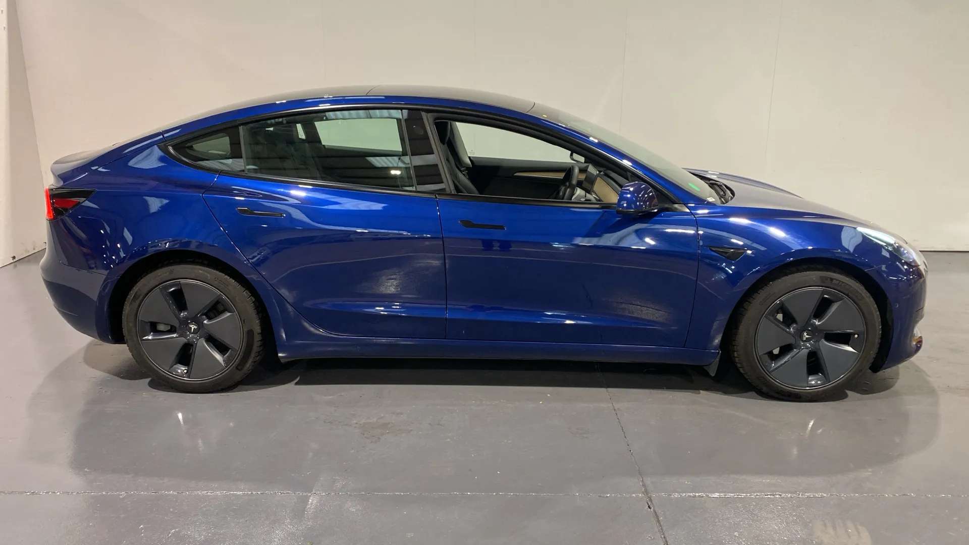 A 2021 TESLA MODEL 3 Standard Plus Auto A 2021 TESLA MODEL 3 Standard Plus Auto