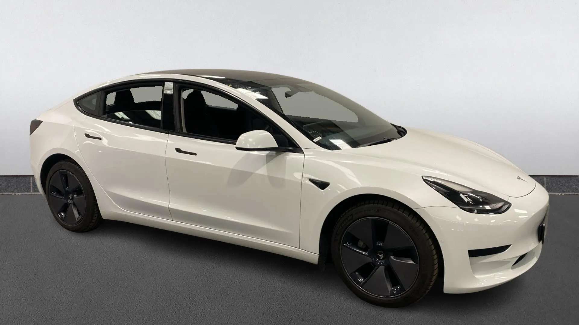 A 2022 TESLA MODEL 3 Standard Plus Auto A 2022 TESLA MODEL 3 Standard Plus Auto