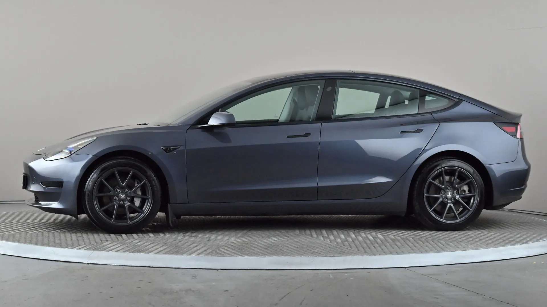 A 2020 TESLA MODEL 3 Standard Plus Auto A 2020 TESLA MODEL 3 Standard Plus Auto
