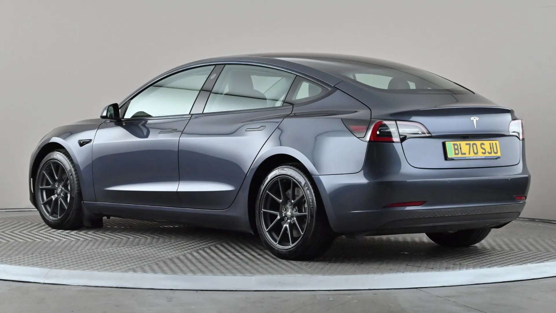 A 2020 TESLA MODEL 3 Standard Plus Auto A 2020 TESLA MODEL 3 Standard Plus Auto