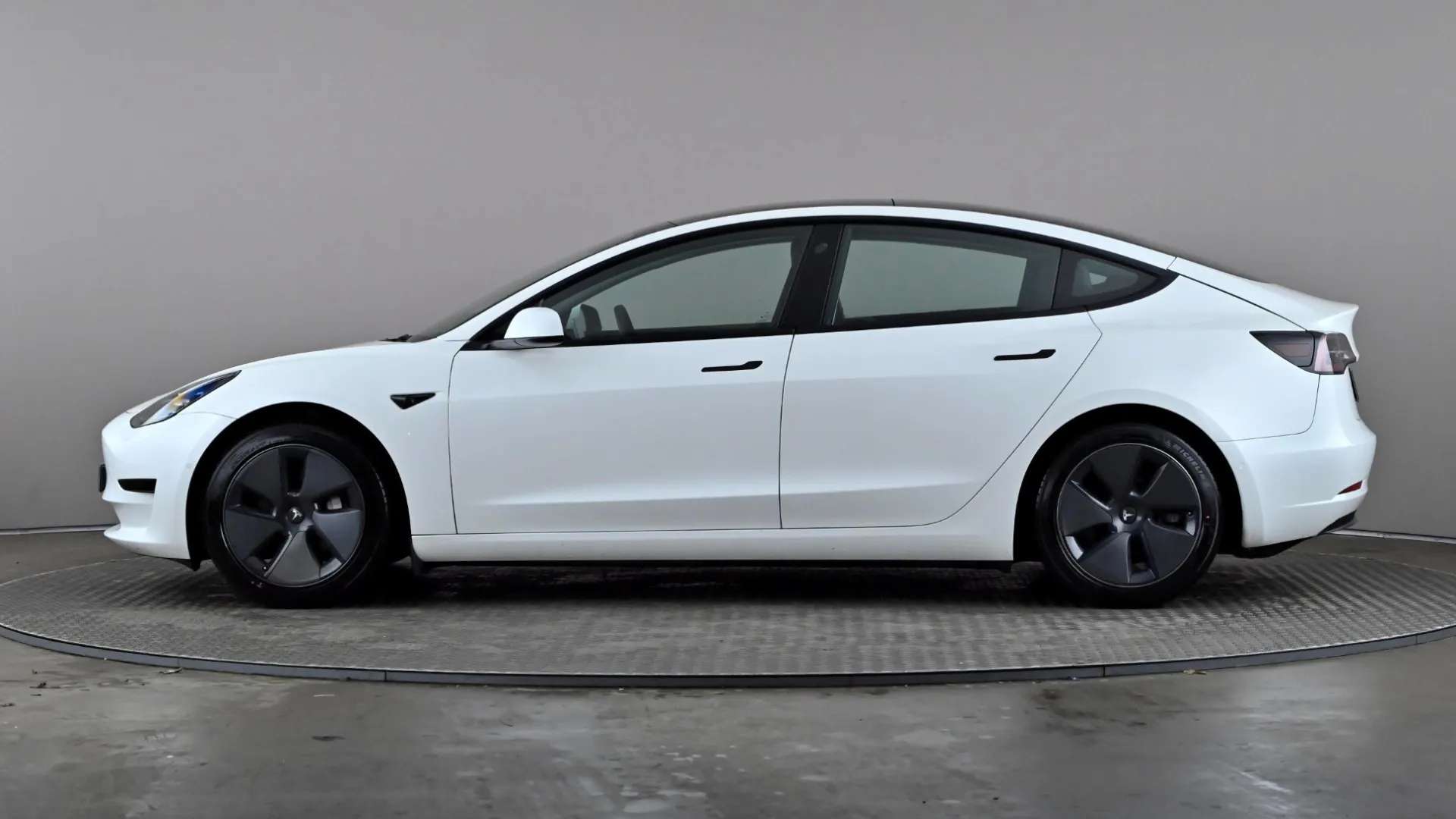 A 2020 TESLA MODEL 3 Standard Plus Auto A 2020 TESLA MODEL 3 Standard Plus Auto