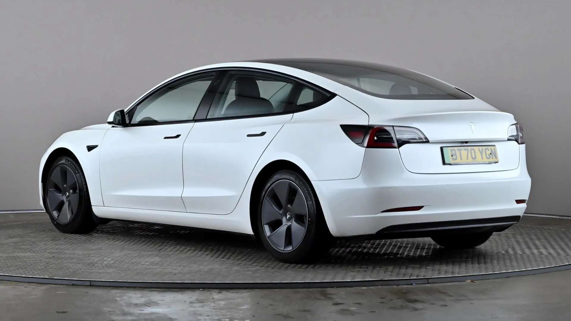 A 2020 TESLA MODEL 3 Standard Plus Auto A 2020 TESLA MODEL 3 Standard Plus Auto