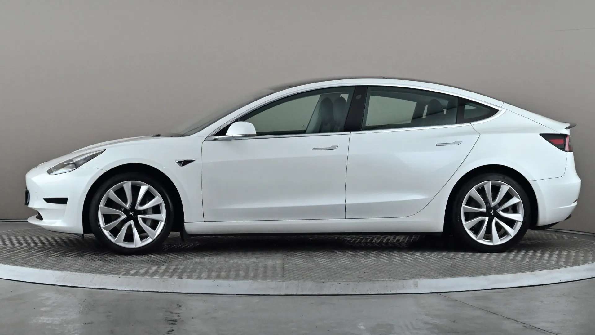 A 2020 TESLA MODEL 3 Standard Plus Auto A 2020 TESLA MODEL 3 Standard Plus Auto