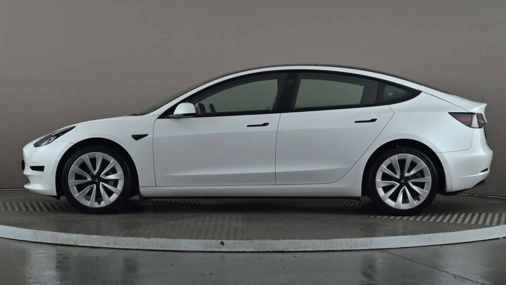 A 2021 TESLA MODEL 3 Standard Plus Auto A 2021 TESLA MODEL 3 Standard Plus Auto