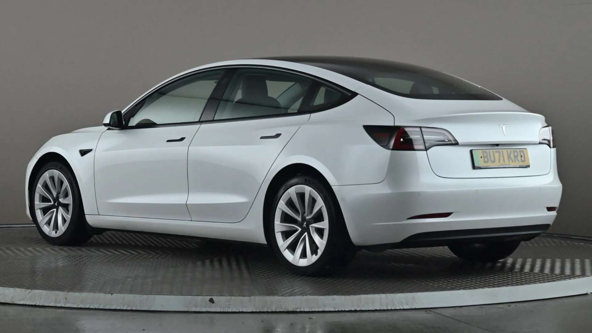 A 2021 TESLA MODEL 3 Standard Plus Auto A 2021 TESLA MODEL 3 Standard Plus Auto