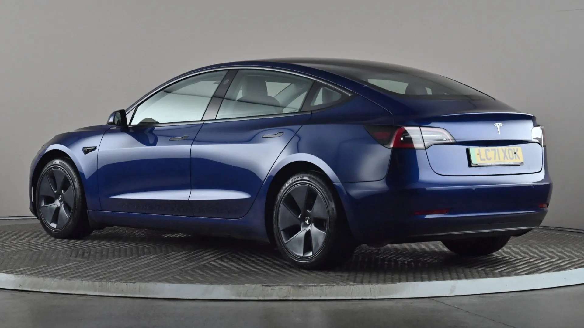 A 2021 TESLA MODEL 3 Standard Plus Auto A 2021 TESLA MODEL 3 Standard Plus Auto