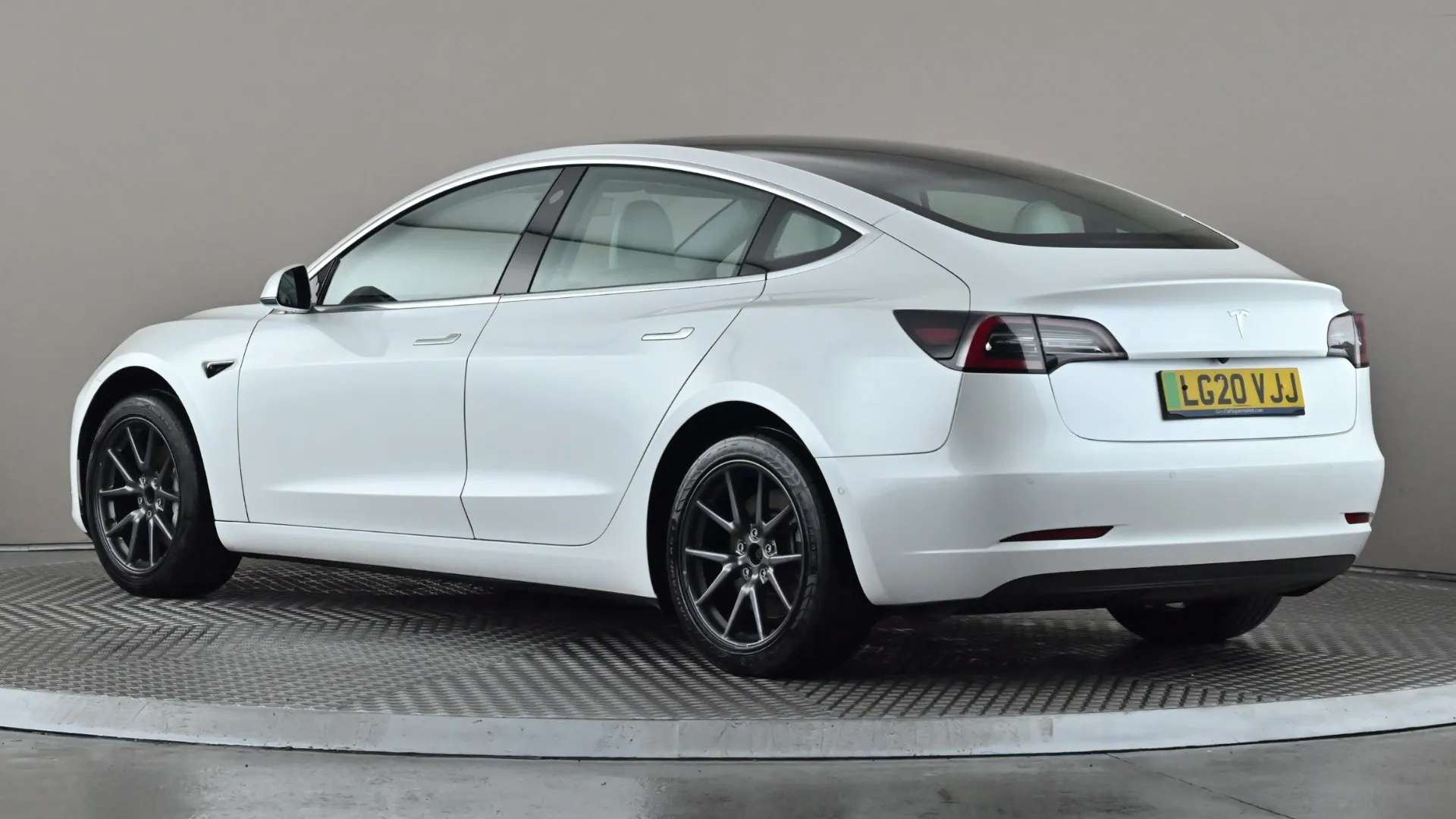 A 2020 TESLA MODEL 3 Standard Plus Auto A 2020 TESLA MODEL 3 Standard Plus Auto