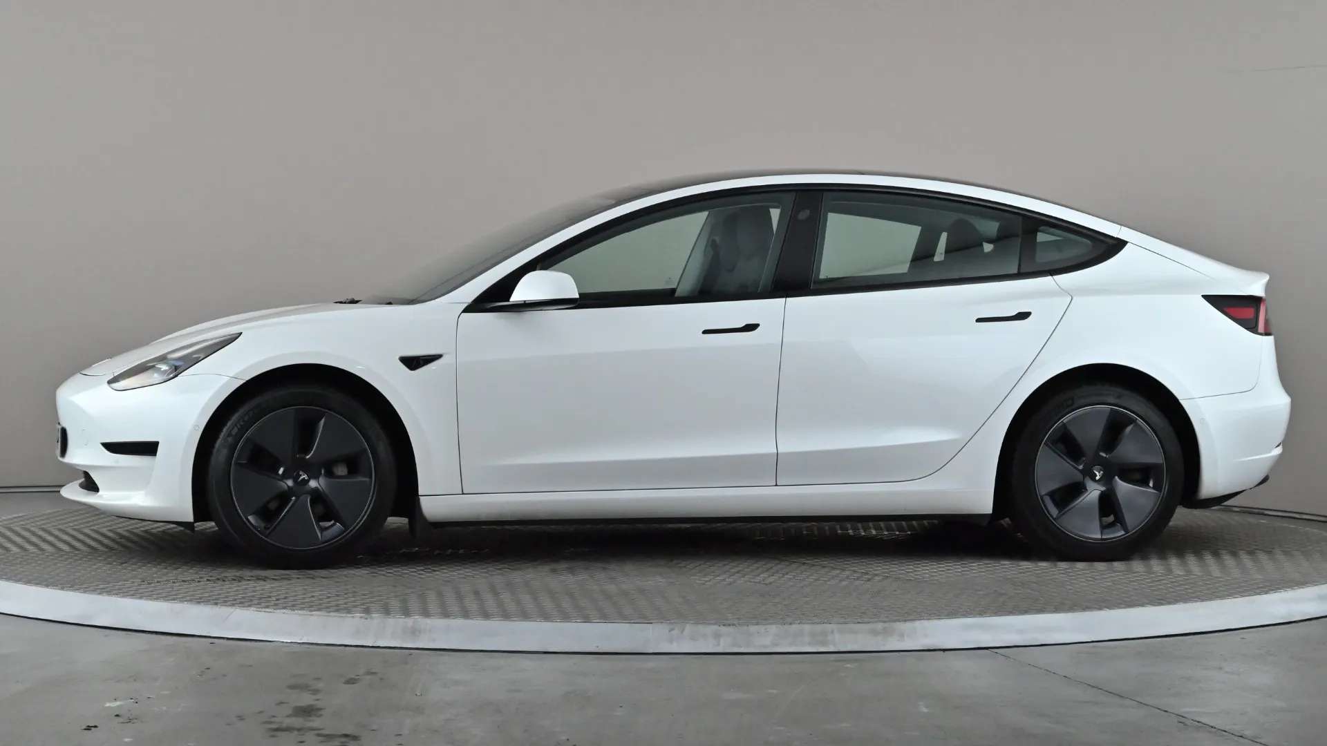 A 2021 TESLA MODEL 3 Standard Plus Auto A 2021 TESLA MODEL 3 Standard Plus Auto