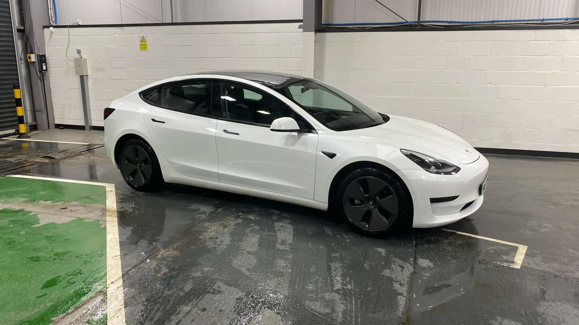 A 2021 TESLA MODEL 3 Standard Plus Auto A 2021 TESLA MODEL 3 Standard Plus Auto
