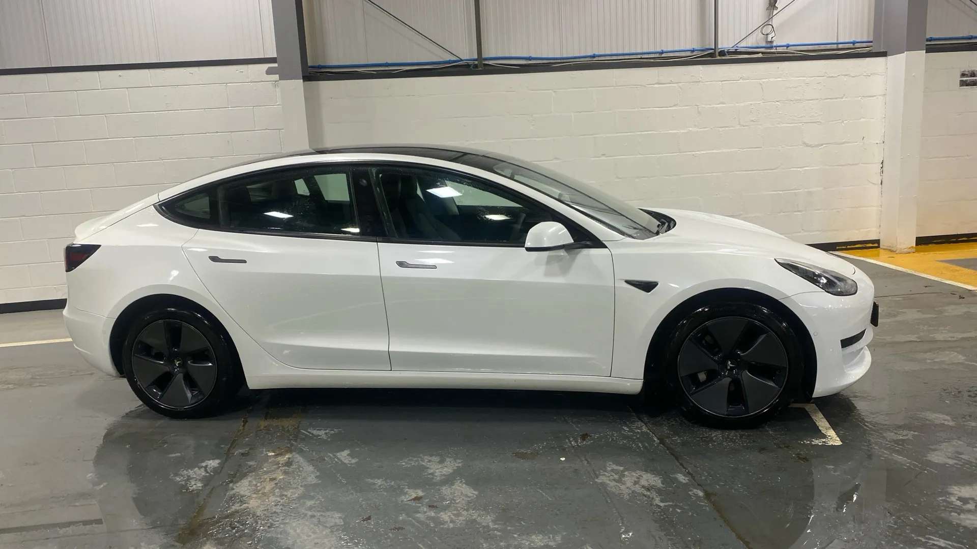 A 2021 TESLA MODEL 3 Standard Plus Auto A 2021 TESLA MODEL 3 Standard Plus Auto