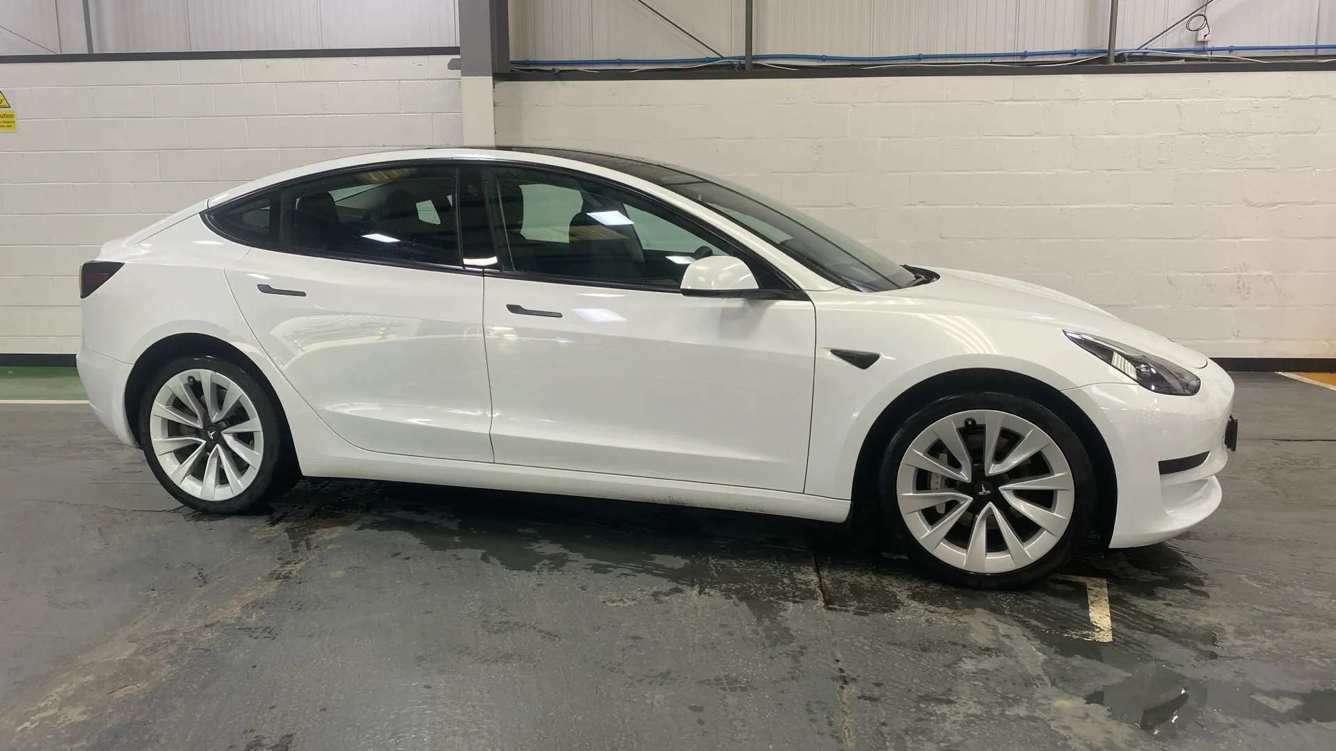 A 2022 TESLA MODEL 3 RWD Auto A 2022 TESLA MODEL 3 RWD Auto