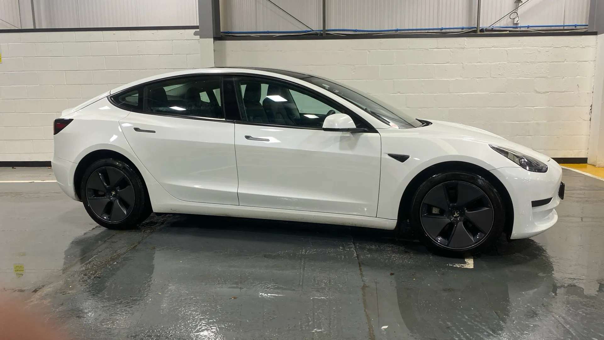A 2022 TESLA MODEL 3 RWD Auto A 2022 TESLA MODEL 3 RWD Auto