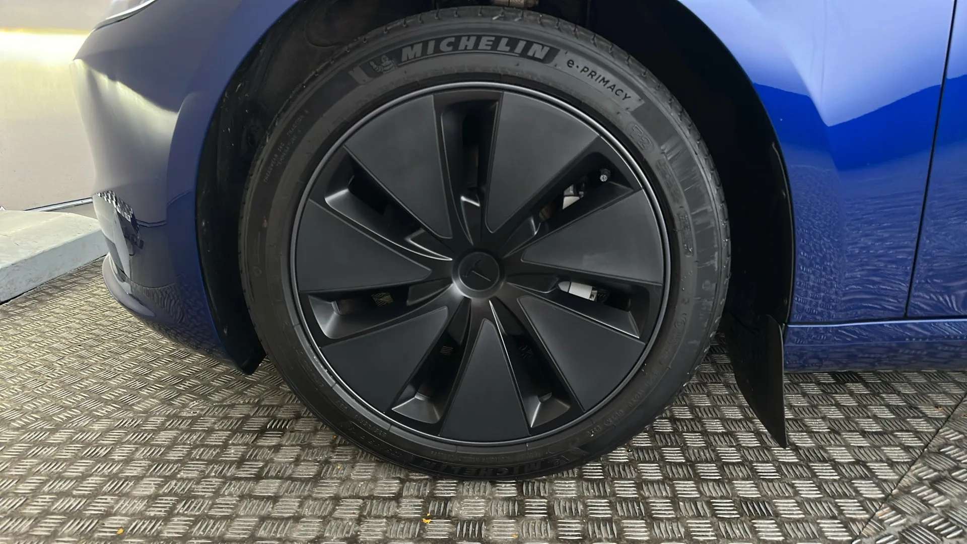 2025 TESLA MODEL 3 2025 TESLA MODEL 3