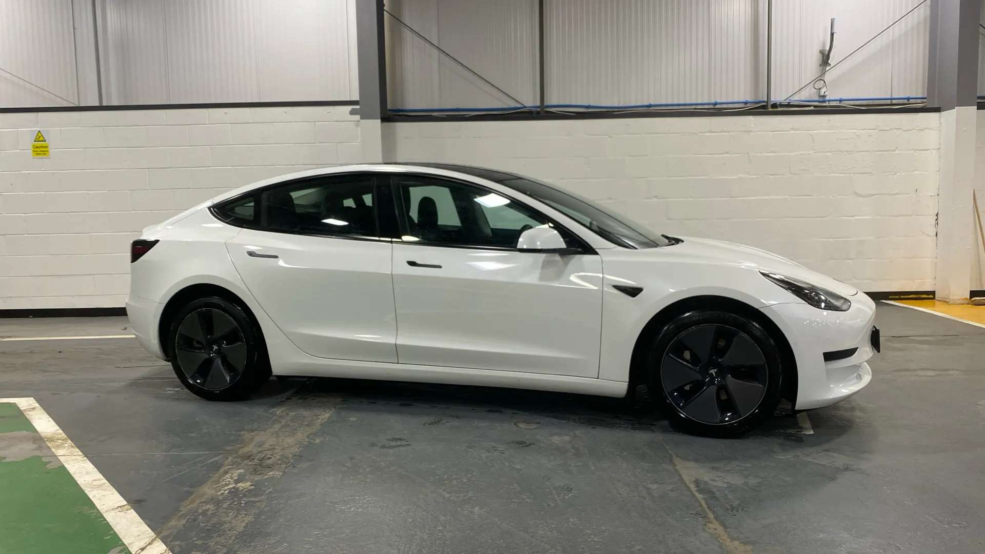 A 2022 TESLA MODEL 3 RWD Auto A 2022 TESLA MODEL 3 RWD Auto