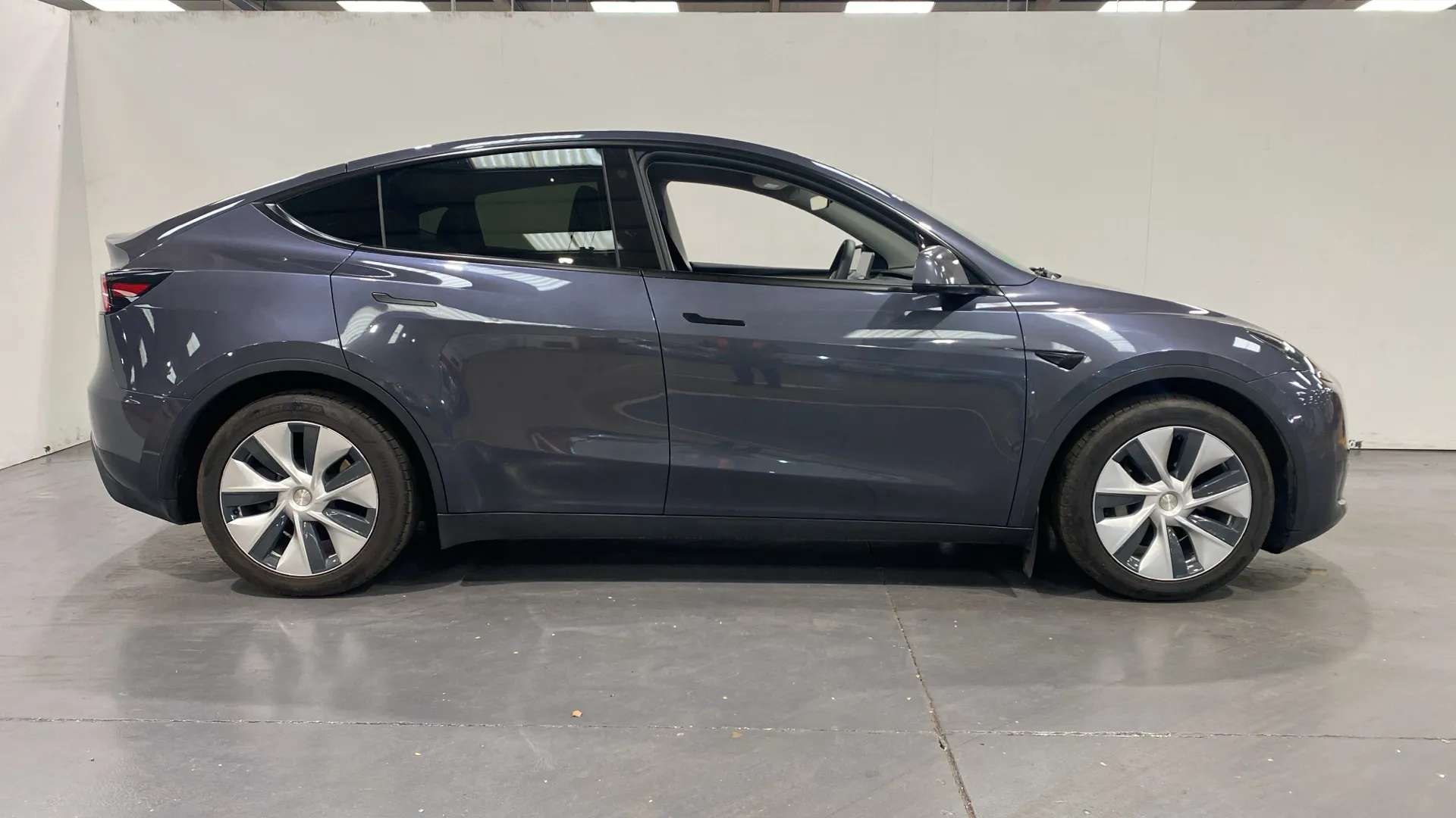 A 2022 TESLA MODEL Y RWD Auto A 2022 TESLA MODEL Y RWD Auto