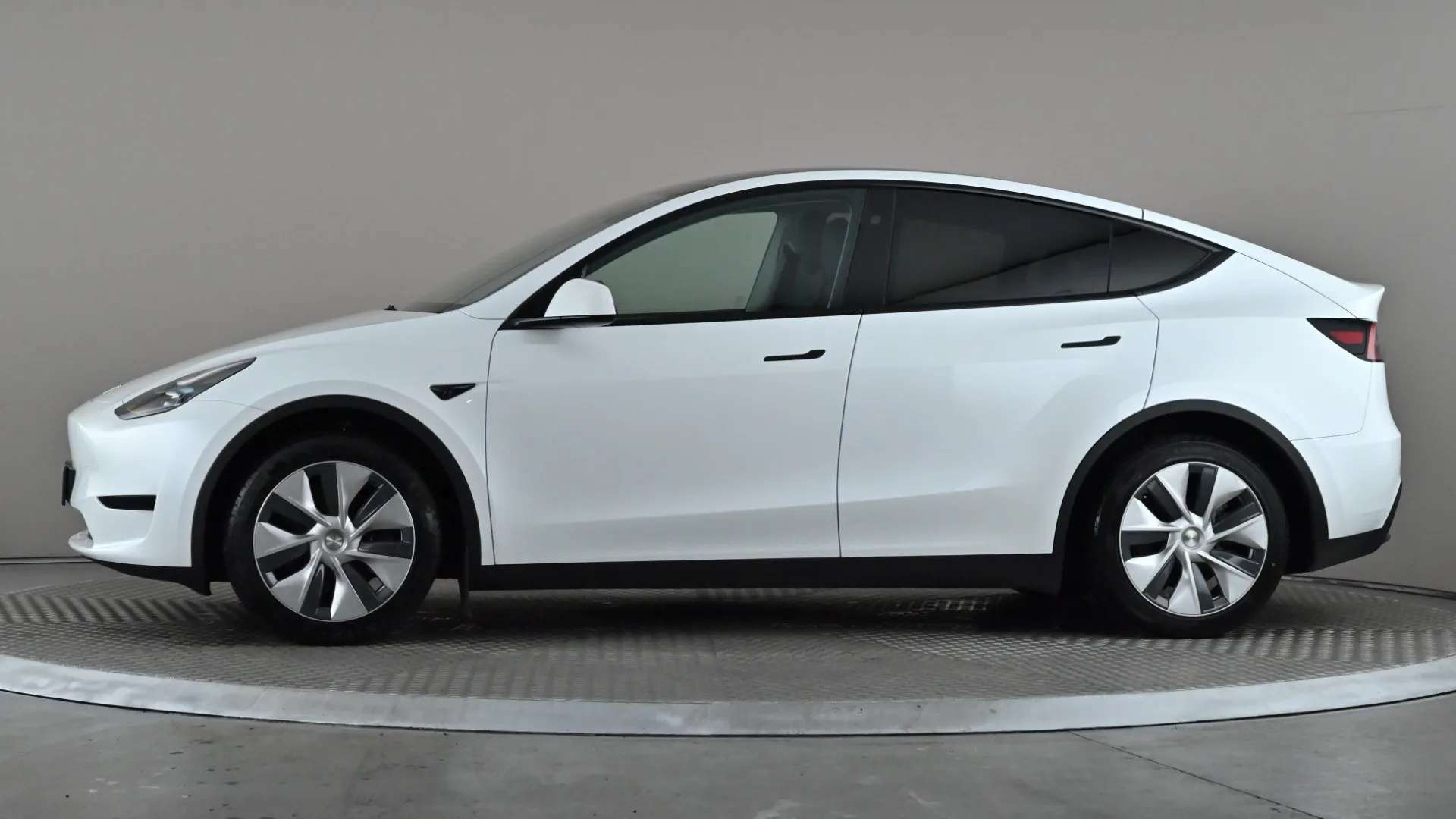 A 2024 TESLA MODEL Y RWD Auto A 2024 TESLA MODEL Y RWD Auto