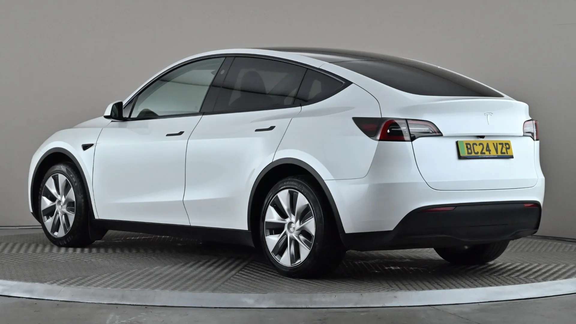 A 2024 TESLA MODEL Y RWD Auto A 2024 TESLA MODEL Y RWD Auto