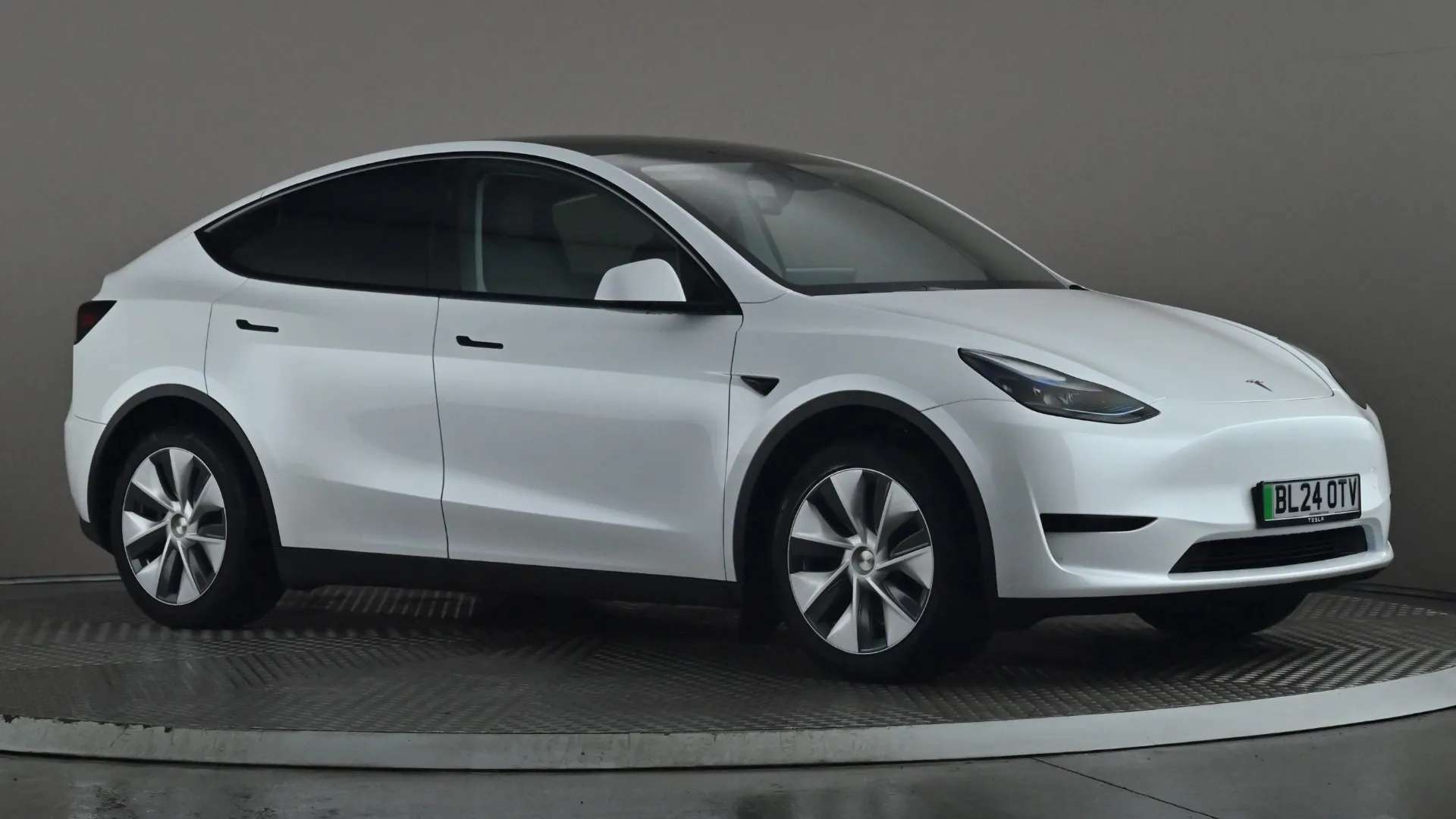 A 2024 TESLA MODEL Y RWD Auto A 2024 TESLA MODEL Y RWD Auto