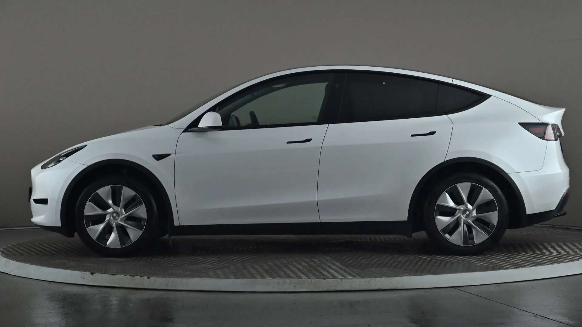 A 2024 TESLA MODEL Y RWD Auto A 2024 TESLA MODEL Y RWD Auto