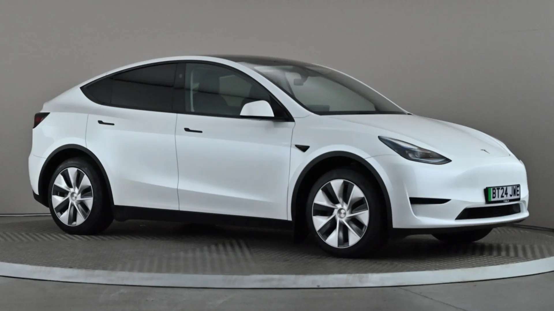 A 2024 TESLA MODEL Y RWD Auto A 2024 TESLA MODEL Y RWD Auto