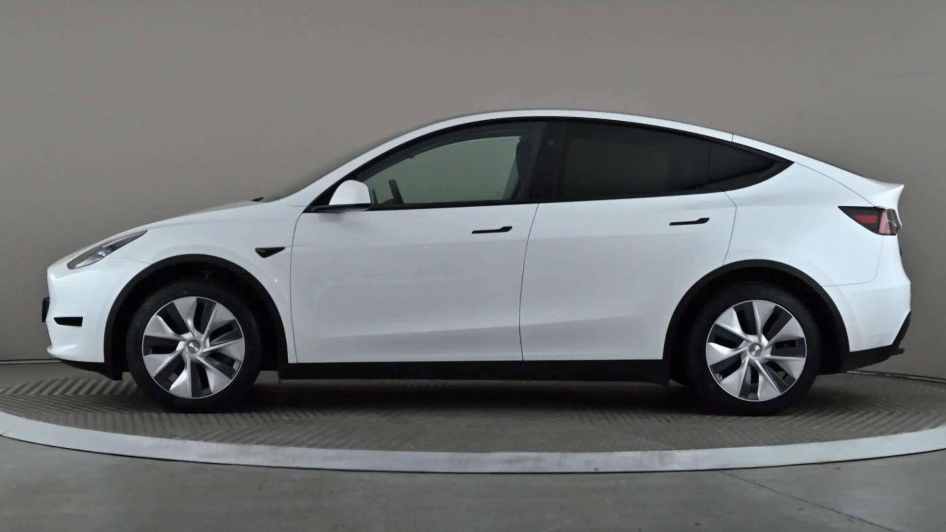 A 2024 TESLA MODEL Y RWD Auto A 2024 TESLA MODEL Y RWD Auto