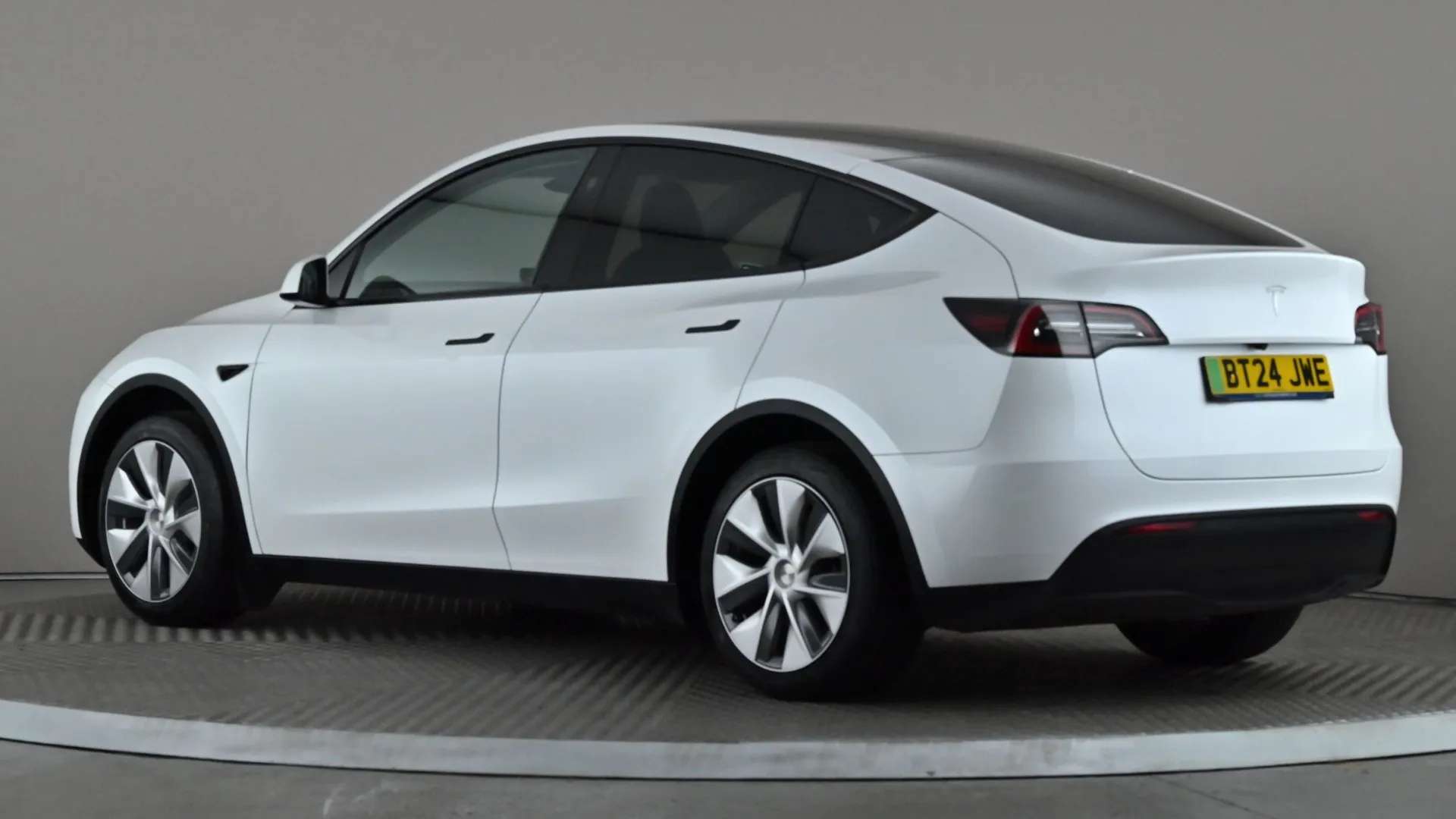 A 2024 TESLA MODEL Y RWD Auto A 2024 TESLA MODEL Y RWD Auto