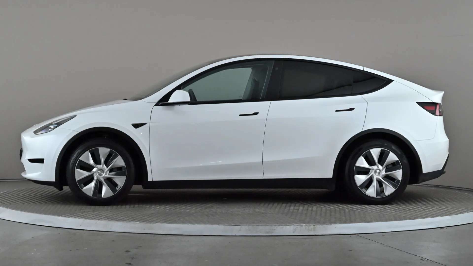 A 2022 TESLA MODEL Y RWD Auto A 2022 TESLA MODEL Y RWD Auto