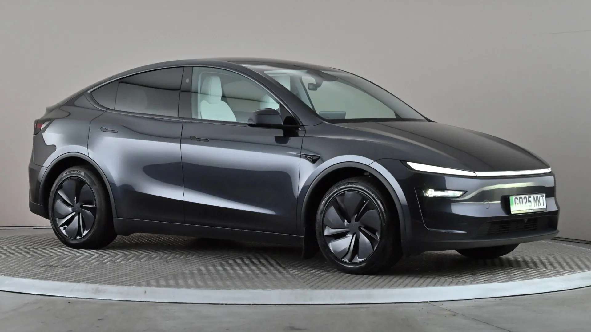 A 2025 TESLA MODEL Y RWD Auto A 2025 TESLA MODEL Y RWD Auto